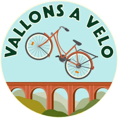 Logo de Vallons à vélo : un vélo orange sur les arches du viaduc, entre des collines vertes